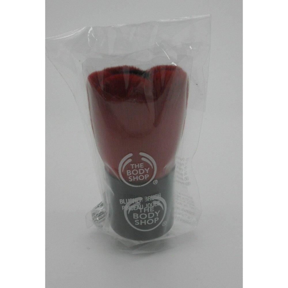 THE BODY SHOP Kabuki Brush Poppy Blusher Brush